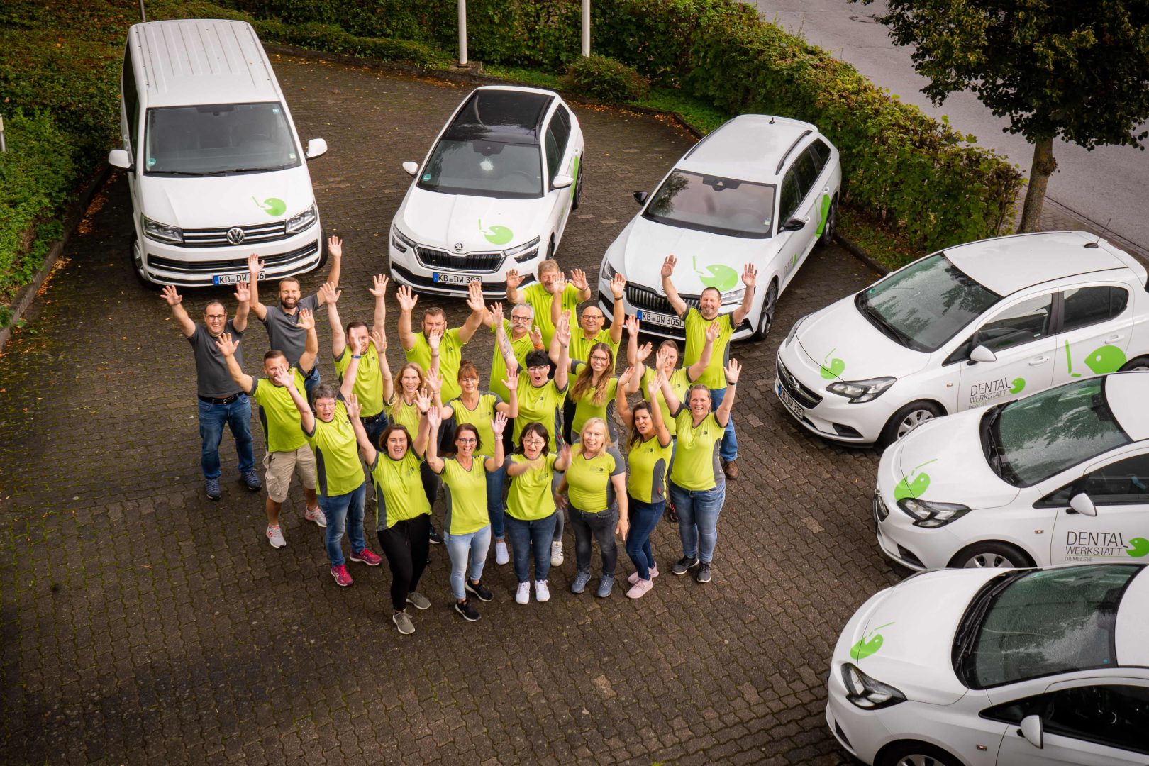 Teambild inkl. Fahrzeugen