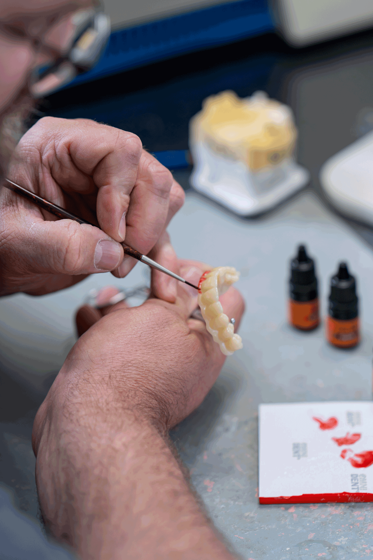 Färben Zahnprothese